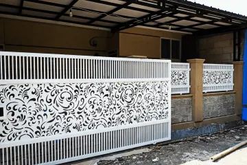 Pagar minimalis modern besi galvanis